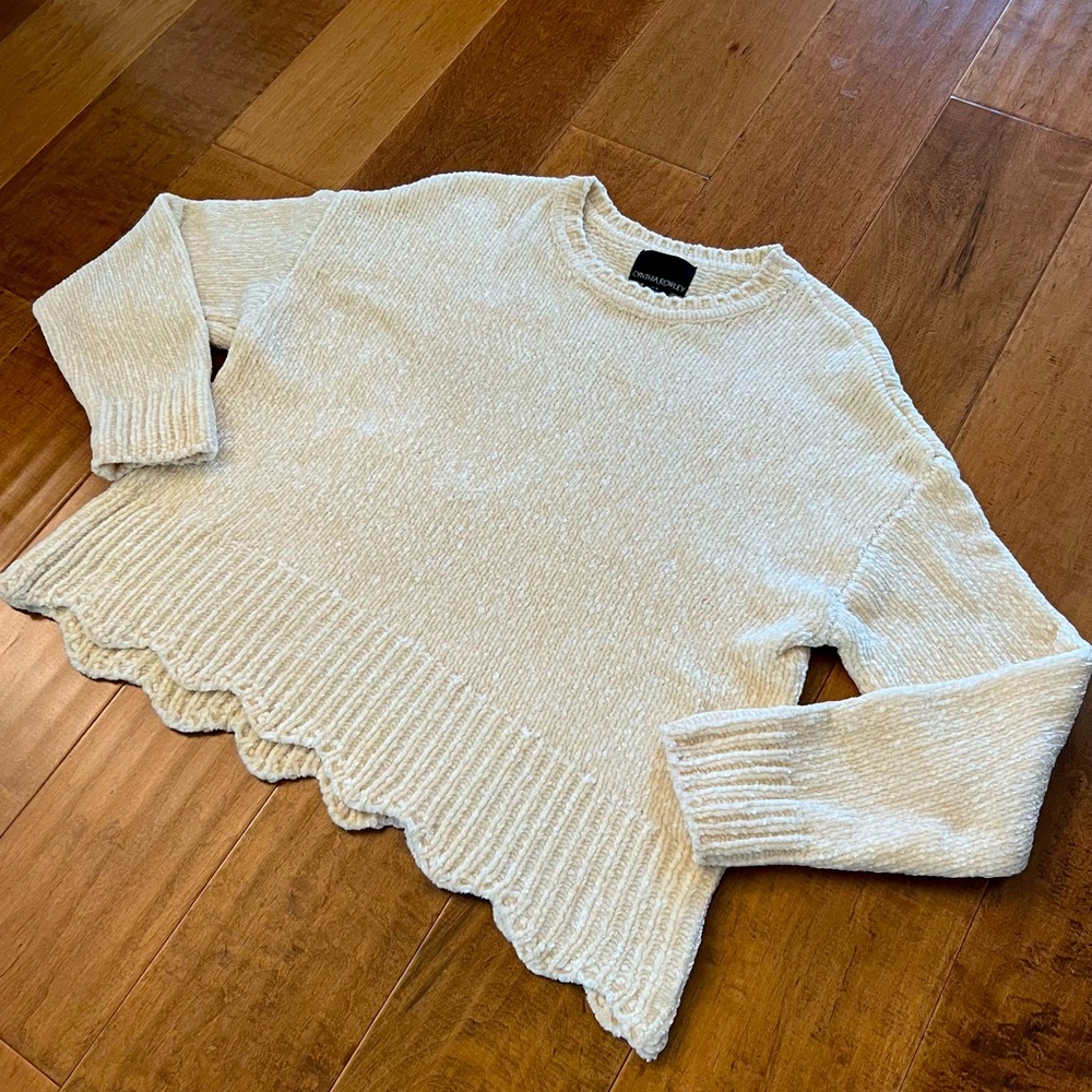 Cynthia Rowley Ivory Chenille Loose Fit Sweater w/ Scallop Hem - Size M (EUC)